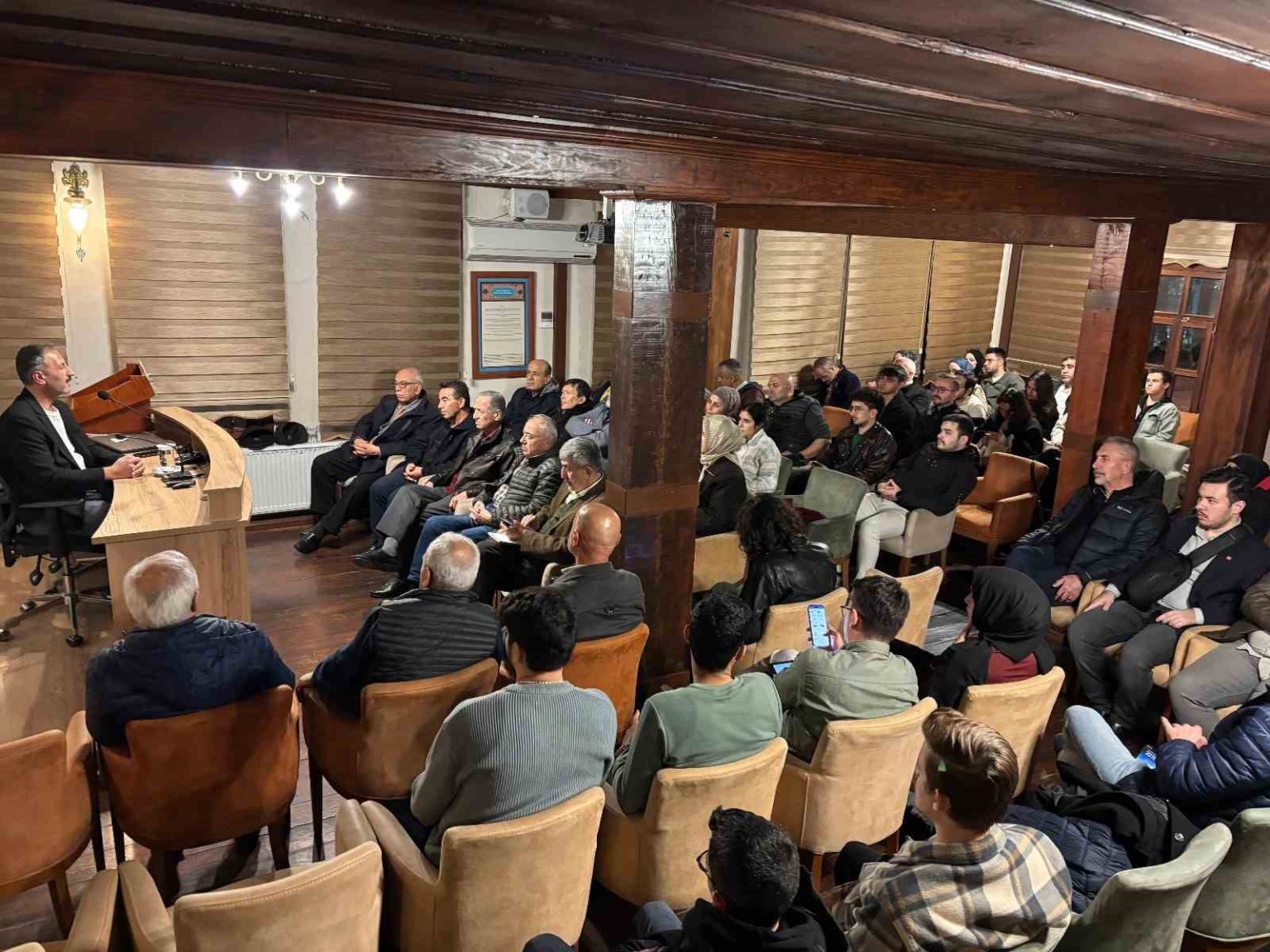 yapay-zeka-golgesinde-gelecek-tasavvuru-hakkinda-konusuldu