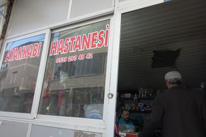 15-yildir-ayakkabi-tamir-ederek-ailesini-gecindiriyor