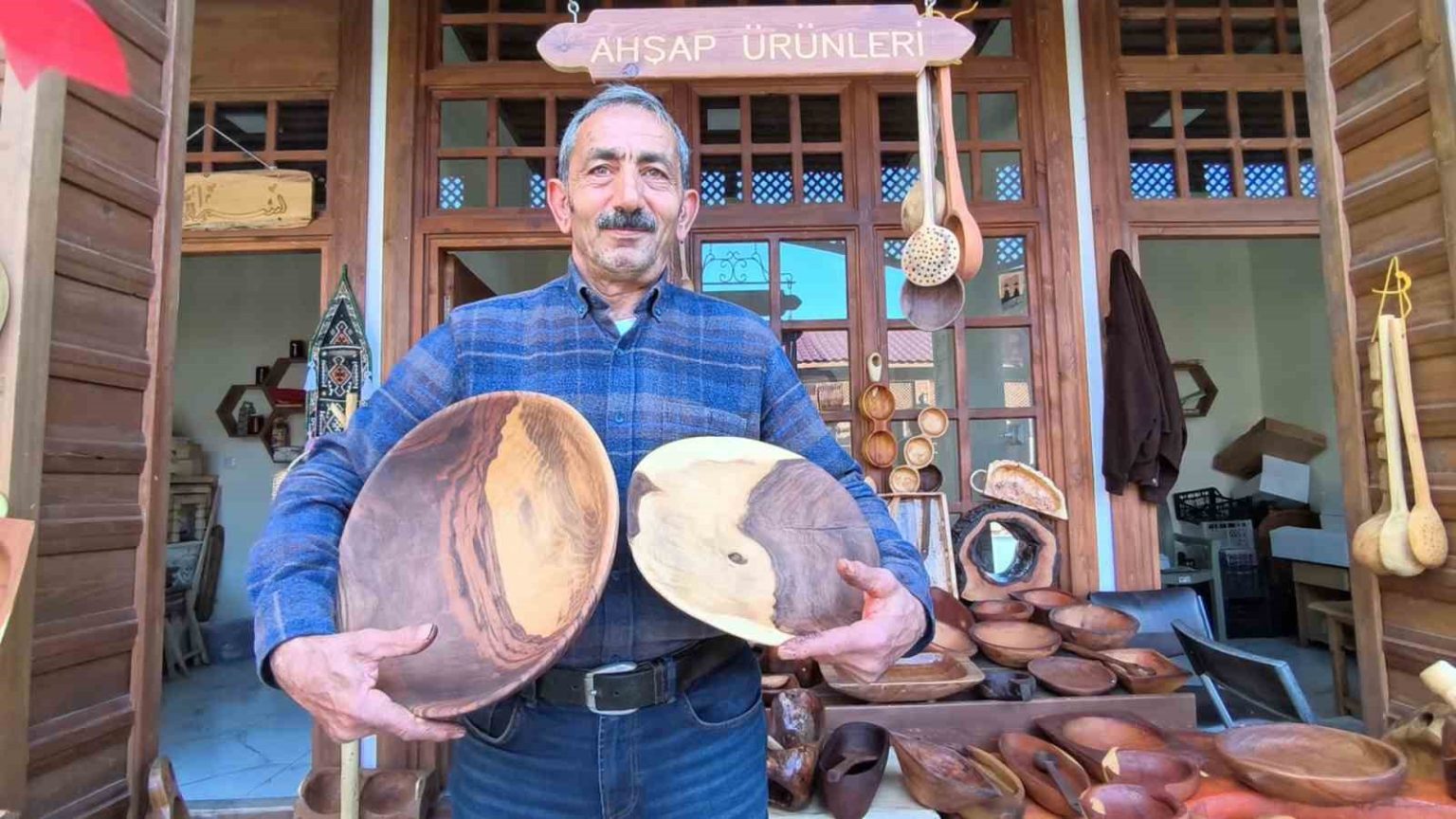 bir-asirlik-emegin-izinde-atik-agaclardan-sanata-uzanan-yol