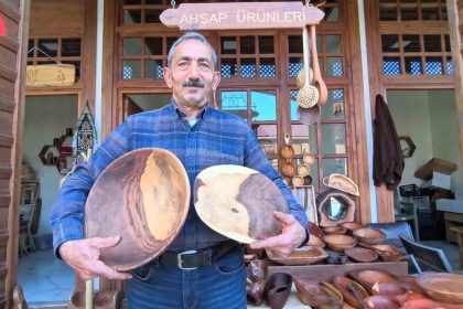 bir-asirlik-emegin-izinde-atik-agaclardan-sanata-uzanan-yol