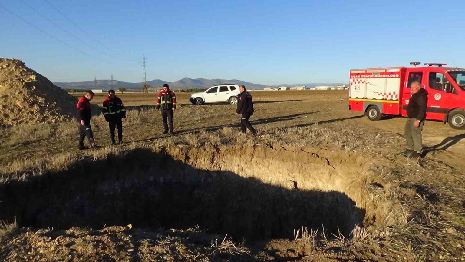 dort-metrelik-cukura-dusen-keci-itfaiyece-kurtarildi