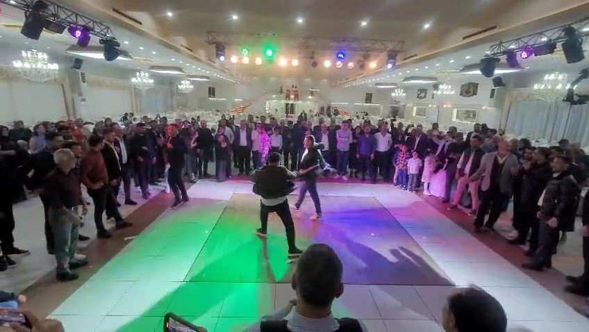 dugunde-aci-veren-oyun-urganlarla-birbirlerinin-sirtina-vurdular