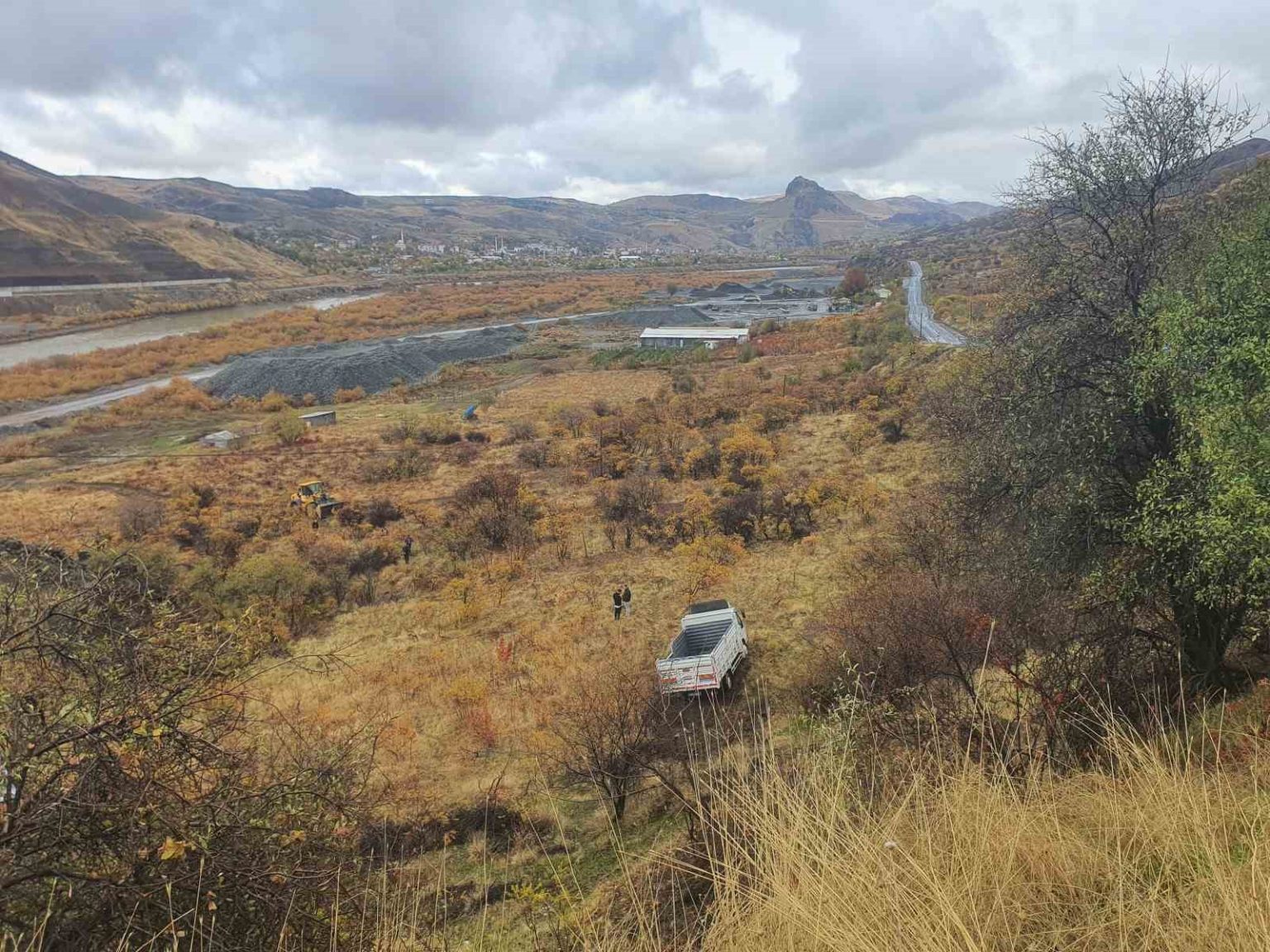 elazigda-kamyonet-sarampole-uctu