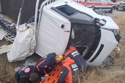 elazigda-pikap-sarampole-uctu-2-yarali