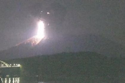 japonyadaki-sakurajima-yanardaginda-patlama