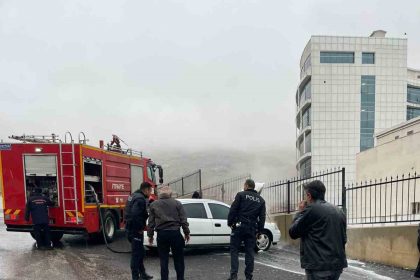 kahramanmarasta-park-halindeki-otomobil-alev-aldi