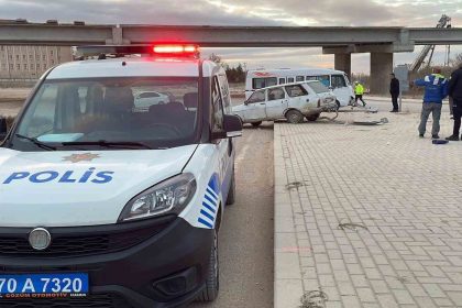 karamanda-yolcu-minibusu-ile-otomobil-carpisti-2-yarali