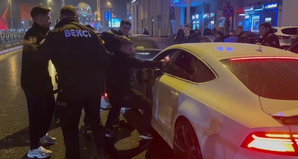 kayseride-gece-kulubunde-cikan-kavga-sokaga-tasti