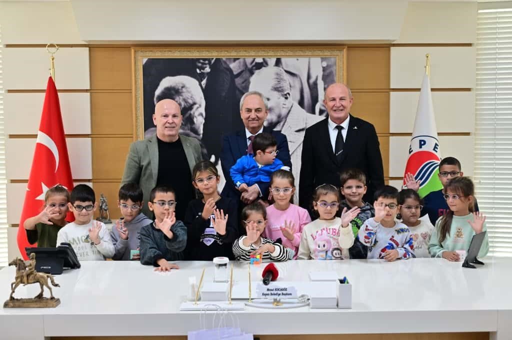 kepez-belediyesi-okullarda-goz-sagligi-taramasi-yapti-100-cocuga-ucretsiz-gozluk