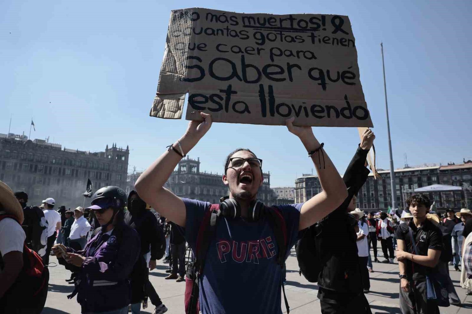 meksikada-hukumet-karsiti-protesto-100u-polis-120-yarali