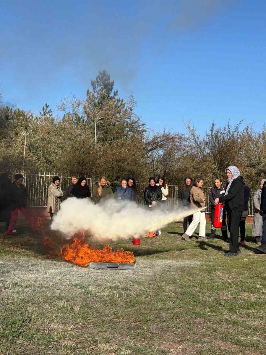 ogrenci-yurdu-personeline-uygulamali-yangin-egitimi