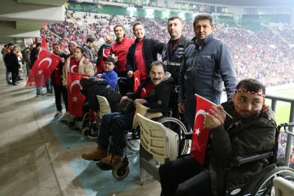 osmangazi-belediyesi-engelli-bireylere-milli-mac-heyecani-yasatti