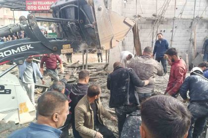 sanliurfada-2-katli-insaatta-gocuk-5-isci-altinda-kaldi