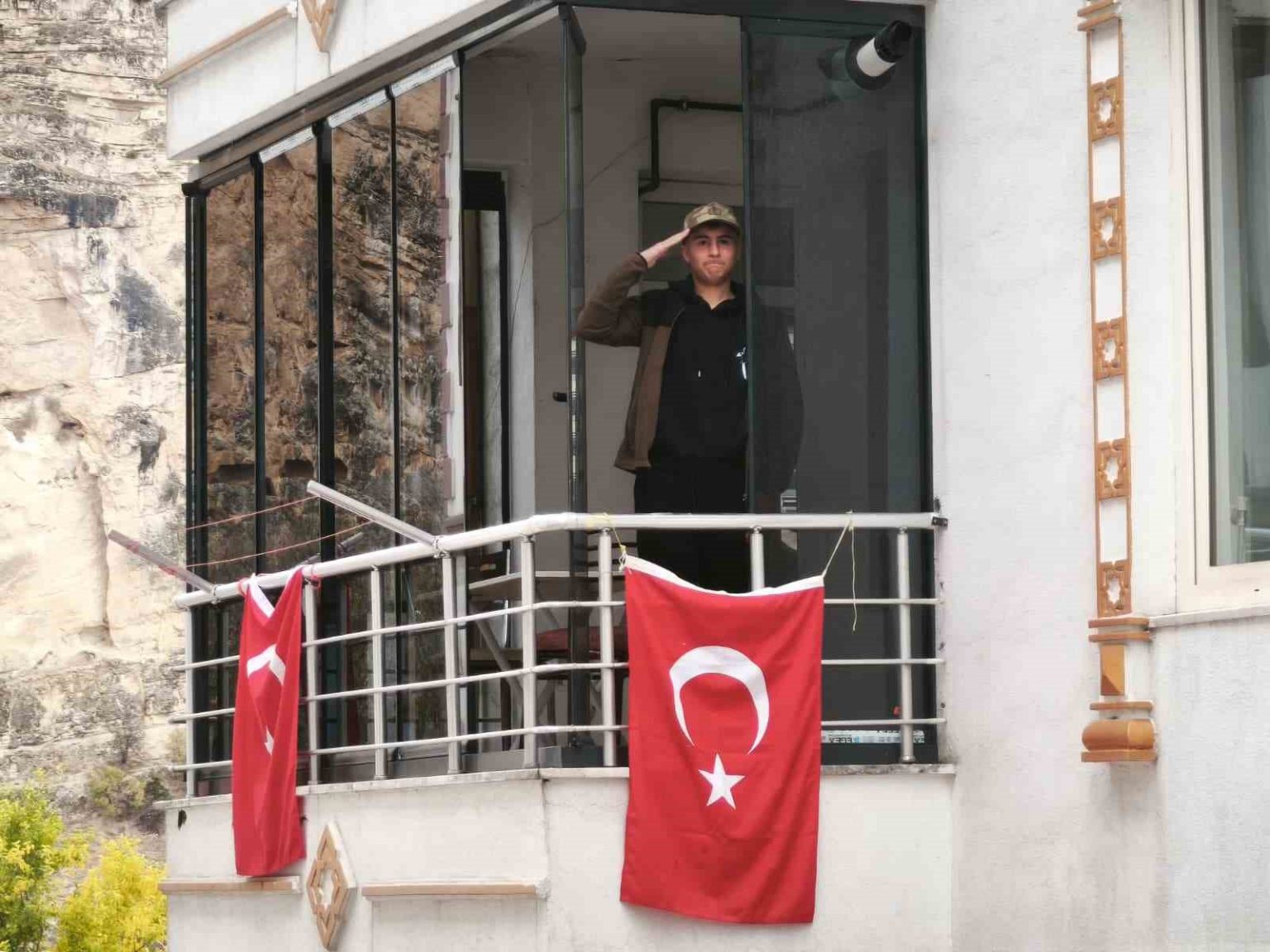 sehit-annesinin-cagrisi-tuncelide-14-yasindaki-bir-yurekte-karsilik-buldu