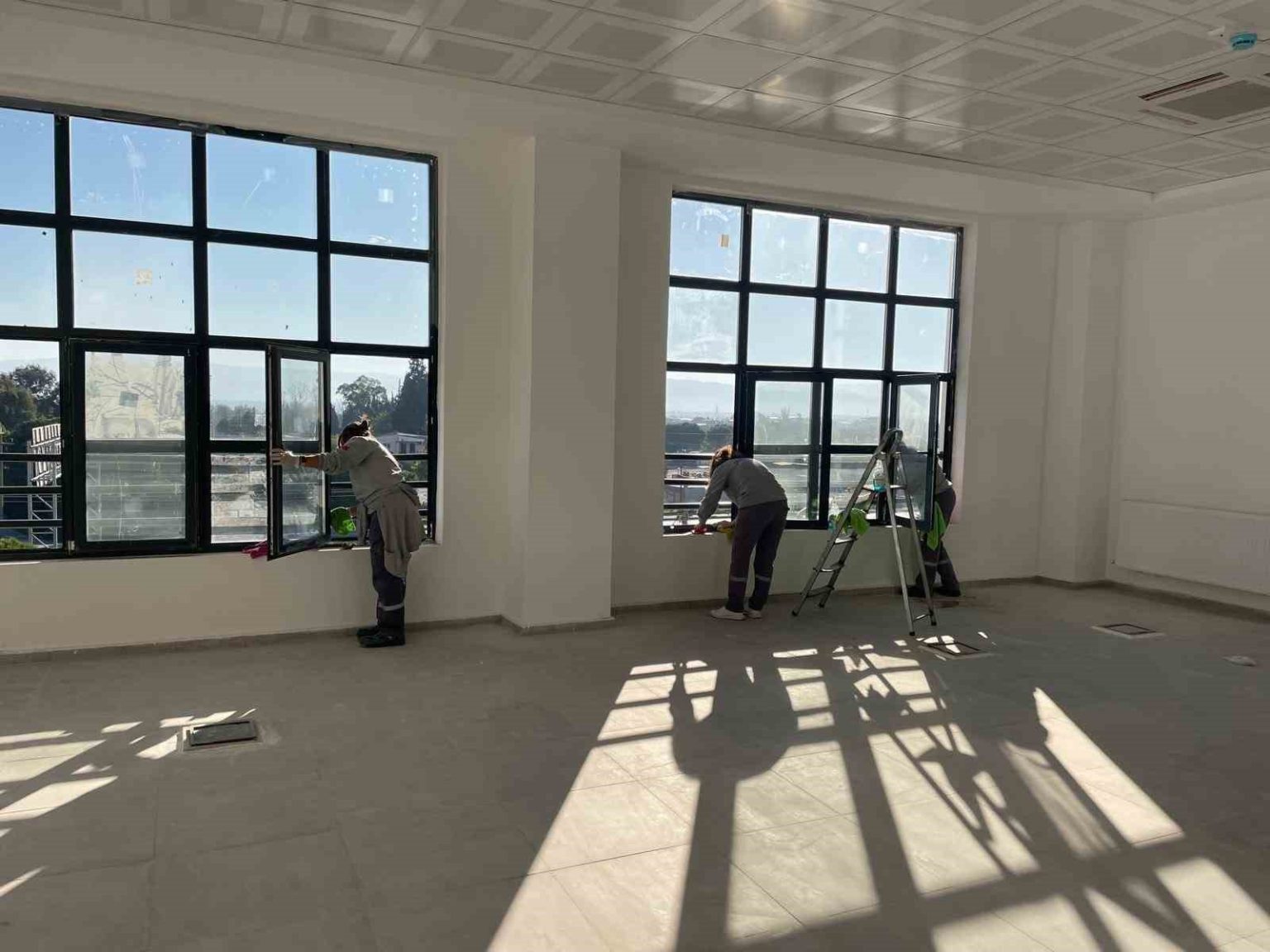 sokede-yeni-kaymakamlik-binasinda-hazirliklar-suruyor