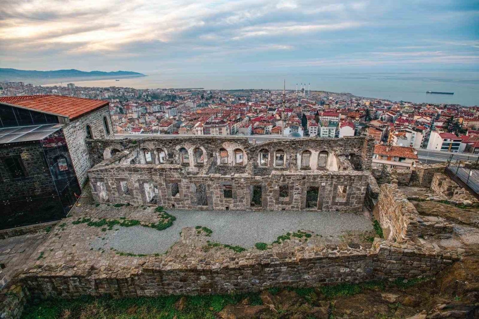 trabzonda-ataturk-kosku-cal-magarasi-kizlar-manastiri-ve-sehir-muzesine-ziyaretci-akini