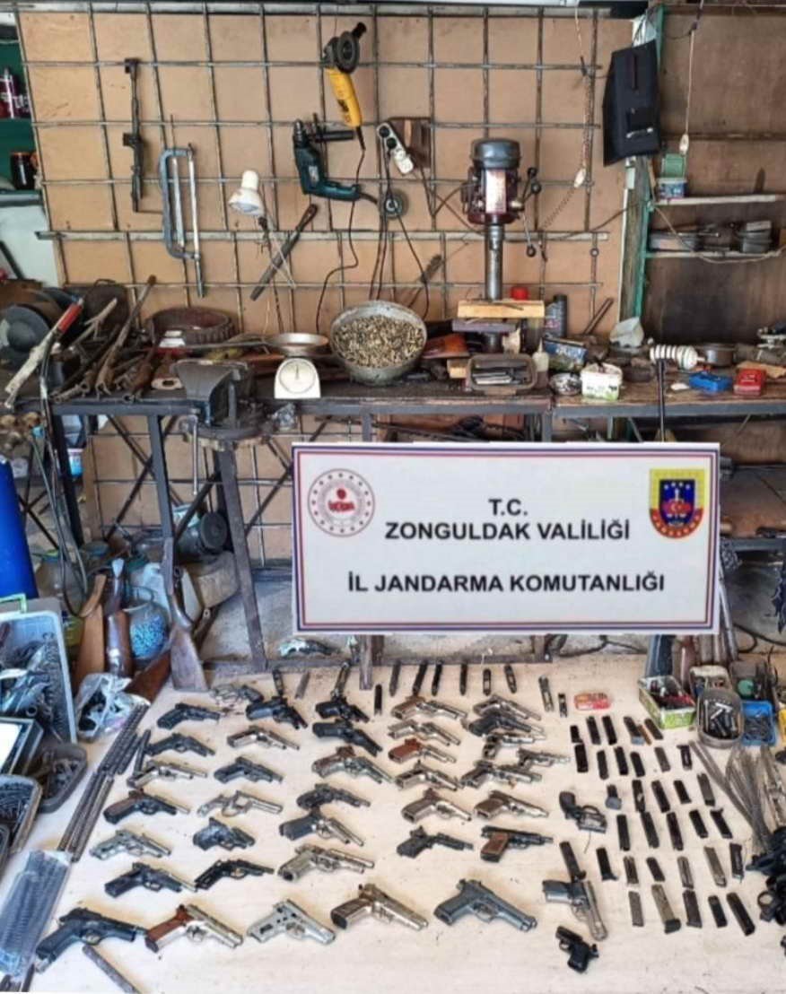 zonguldakta-kacak-silah-imalathanesinde-30-binin-uzerinde-fisek-ele-gecirildi