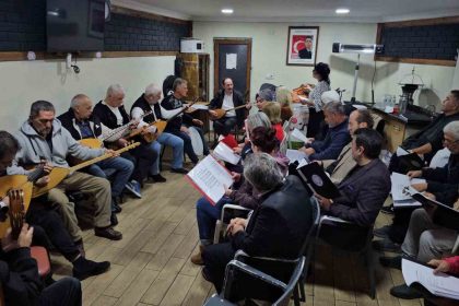 zonguldaktaki-engelliler-korosu-turkulerle-engelleri-asiyor